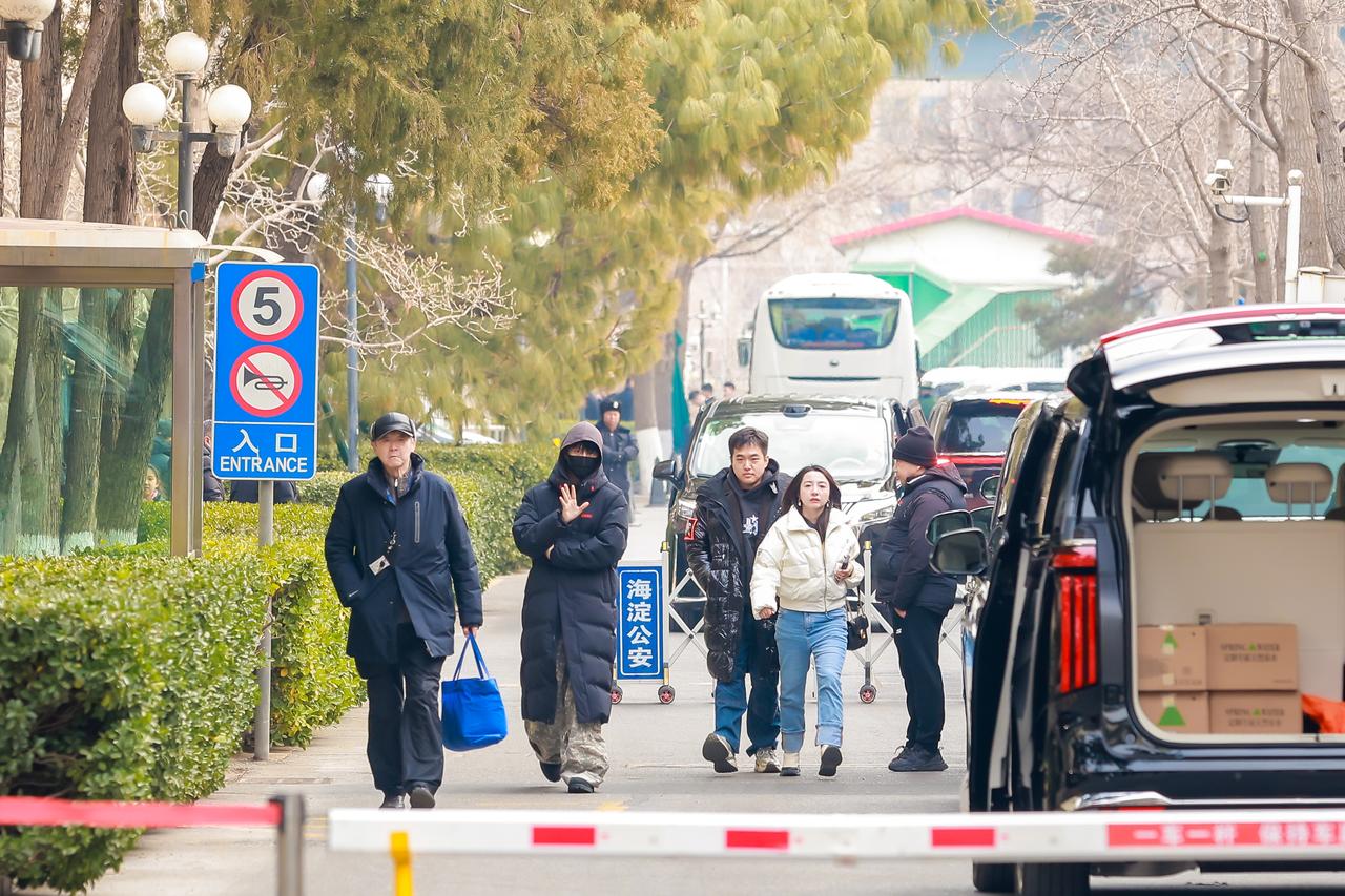 中央广播电视总台《2026 年春节联欢晚会》昨天进行了第二次彩排。刷到不少明星都