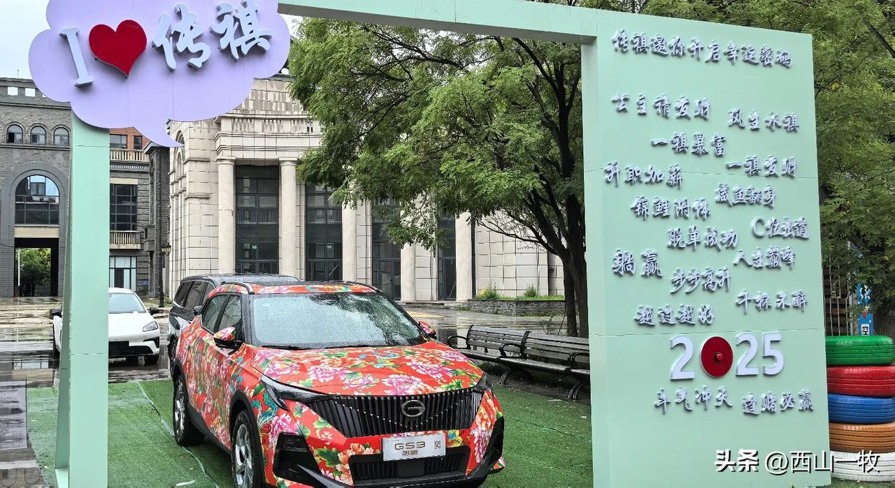 你们老家方言怎么夸一个女孩漂亮?
熨帖。夸一个女孩子长得熨帖，那是真心夸她好看，