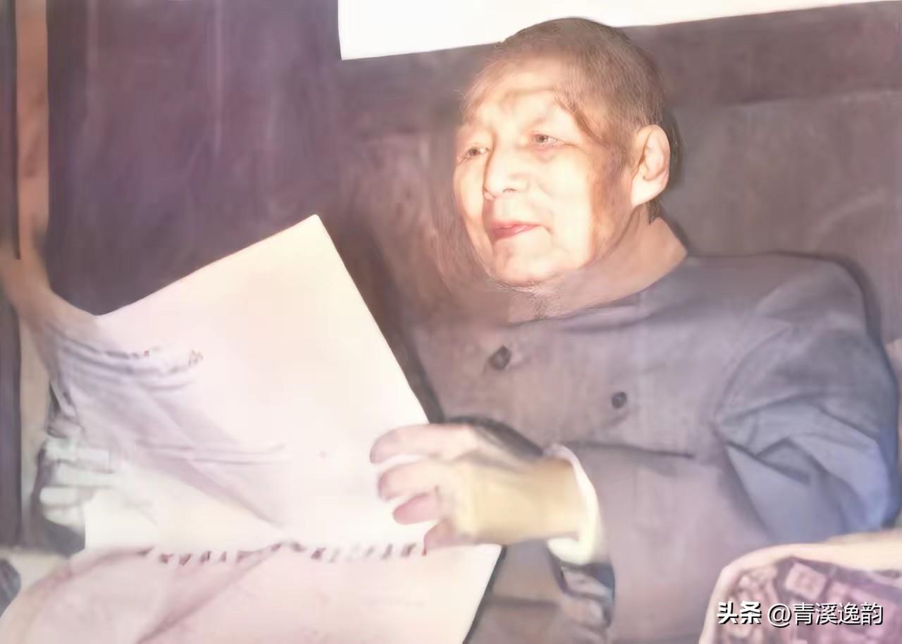 1974年9月30日，81岁高龄的刘文辉即将参加国庆招待会。他是1935年5月奉