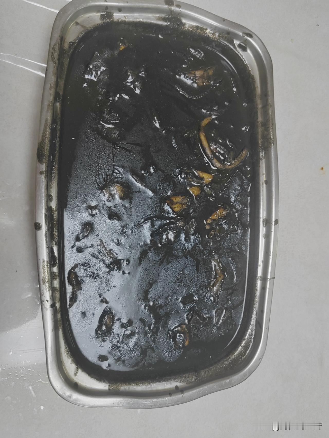 这是(图一)菲律宾船员做的美食，做好后让中国船员品尝，中国船员没有一个人吃的，他