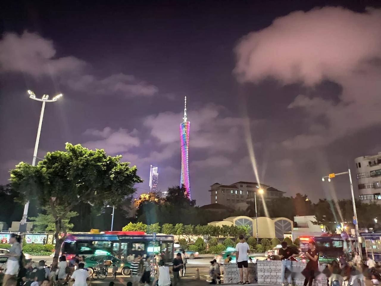 在这个城市打拼的你！还好吗？@头条搞笑 广州 广州塔