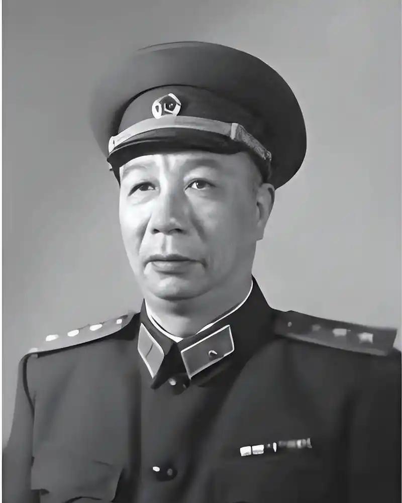 1948年双堆集，中野十多万人围攻黄维12万精锐，血战近一个月啃不动，粟裕派来一
