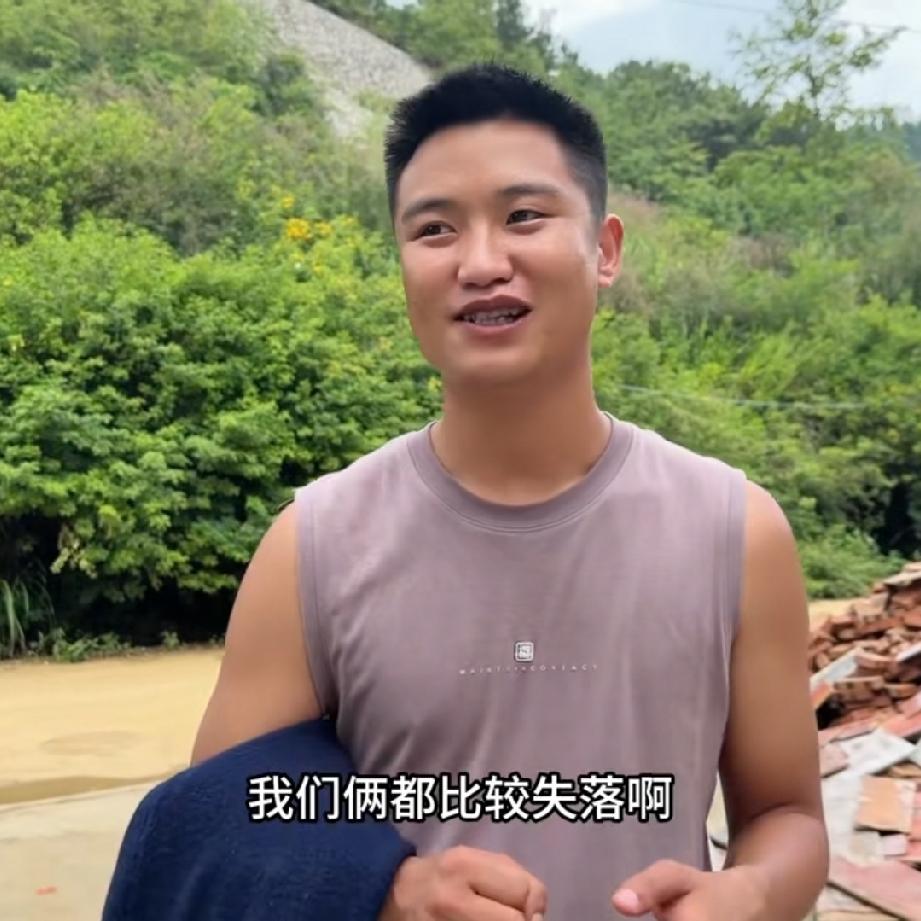 小潘和小秋准备回越南，已经开车走了80公里的路程，突然接到了小潘爸爸的电话。他们