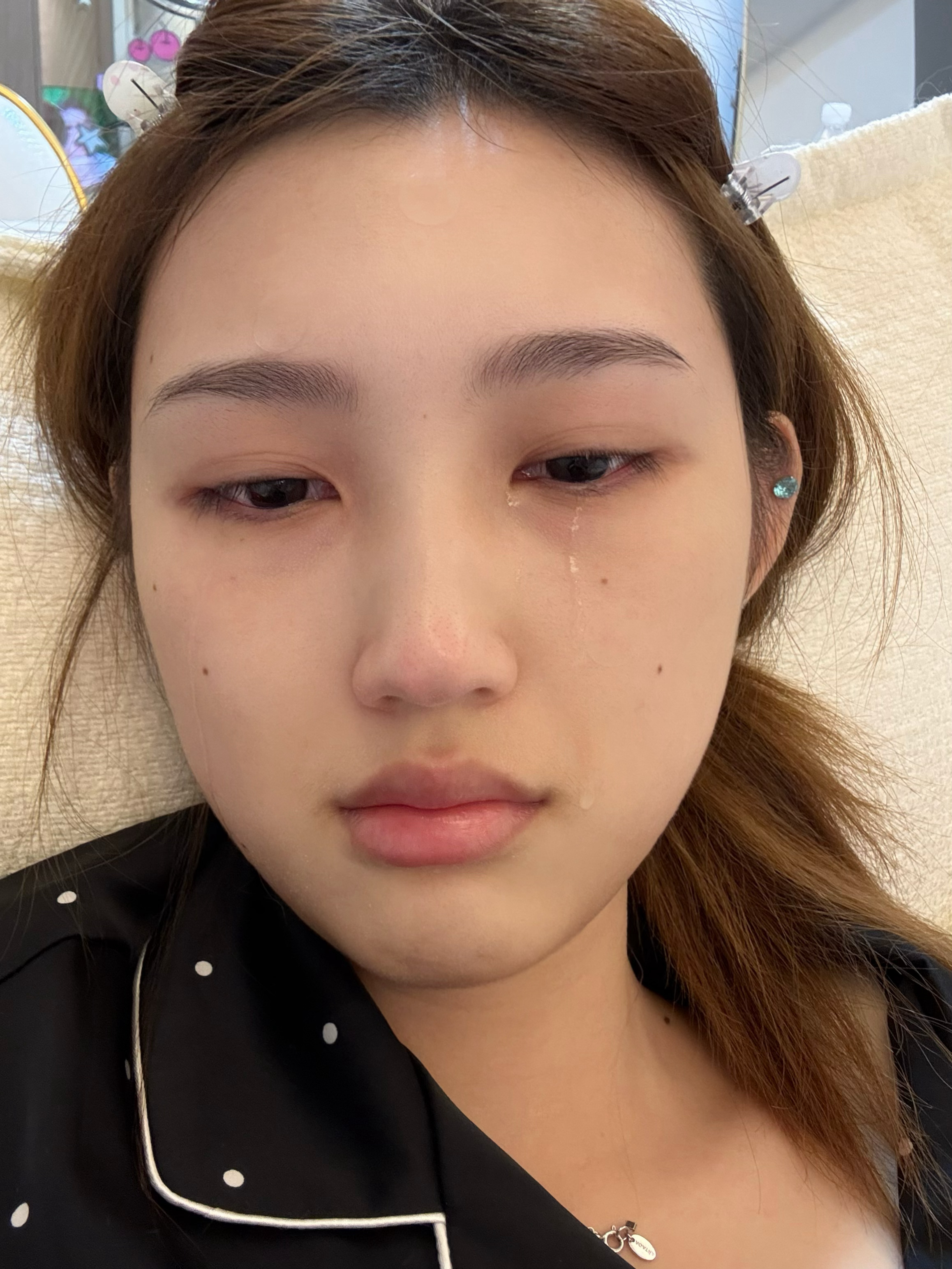 我这两天回家在干嘛 除了剪视频以外 我一直在跟佑佑斗智斗勇 我把佑佑送去学校学了