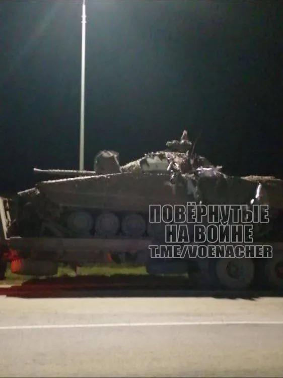 俄军转运被缴获的瑞典援乌CV90步兵战车的照片已经流出，库宾卡坦克博物馆的展品里