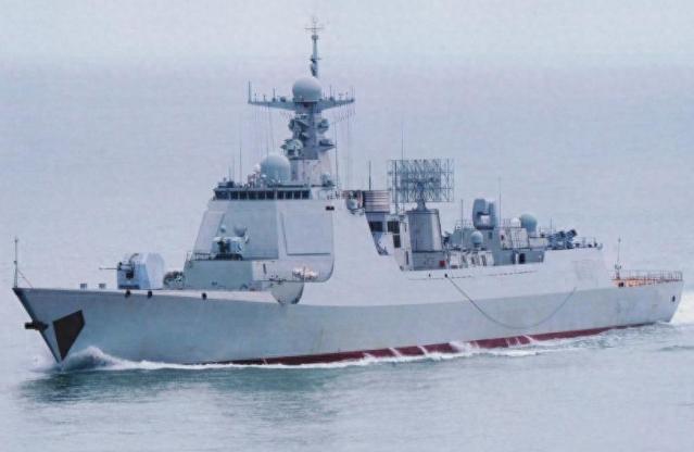 日本心态崩了：052D成都舰一个月4穿对马海峡，到底搞什么鬼？
 
舷号120的
