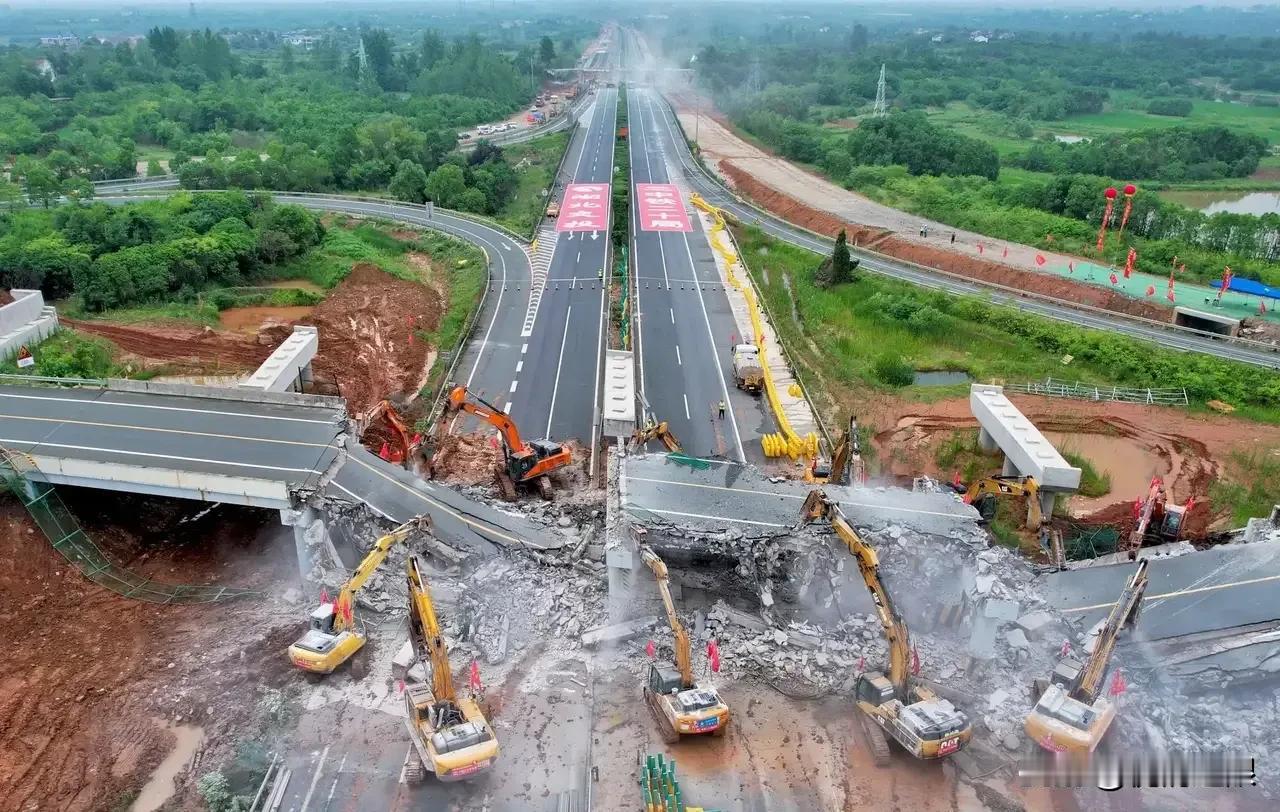 京港澳高速湖北段56座跨线天桥“十一”前全部重建完工

6月30日，京港澳高速公
