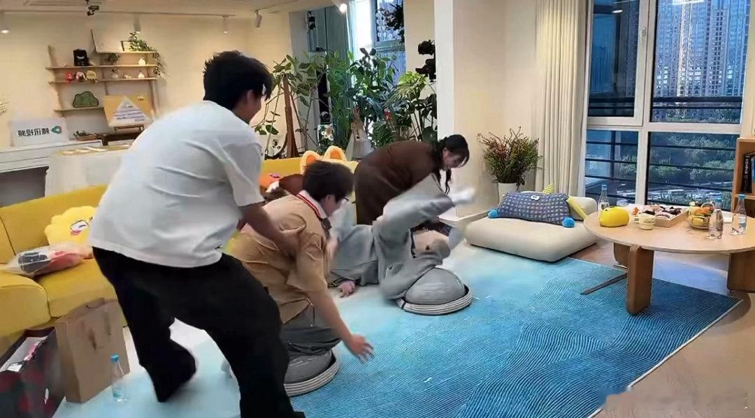 毛不易差点让张呈工伤毛不易张呈推手受伤的是李雪琴推手游戏大型翻车现场！毛不易发力