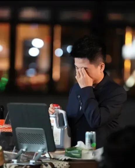 一次，易中天问俞敏洪：