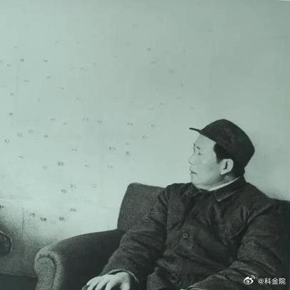 《三万人对四十万，毛泽东做了个所有人都反对的决定，叶剑英在参谋部看得最清楚，说这