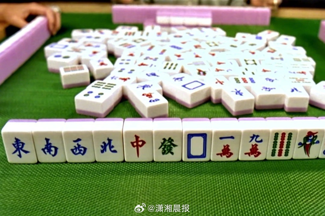 【湖南一#男子一打牌就抽搐口吐白沫#，#男子一打牌就抽搐吐沫确诊癫痫#】玩个麻将