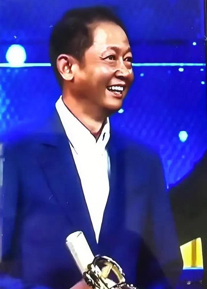 王志文是个很有魅力的演员。他演艺生涯获奖无数，是中国首位“视帝大满贯”得主。从《