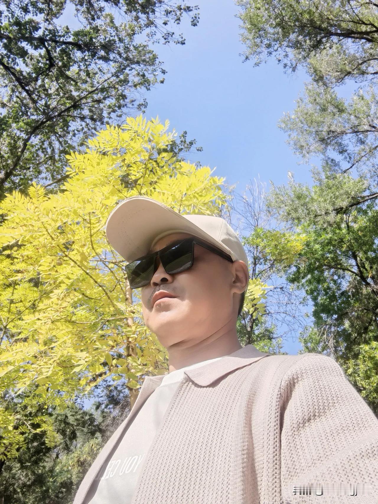#分享一张你阳光下的照片#