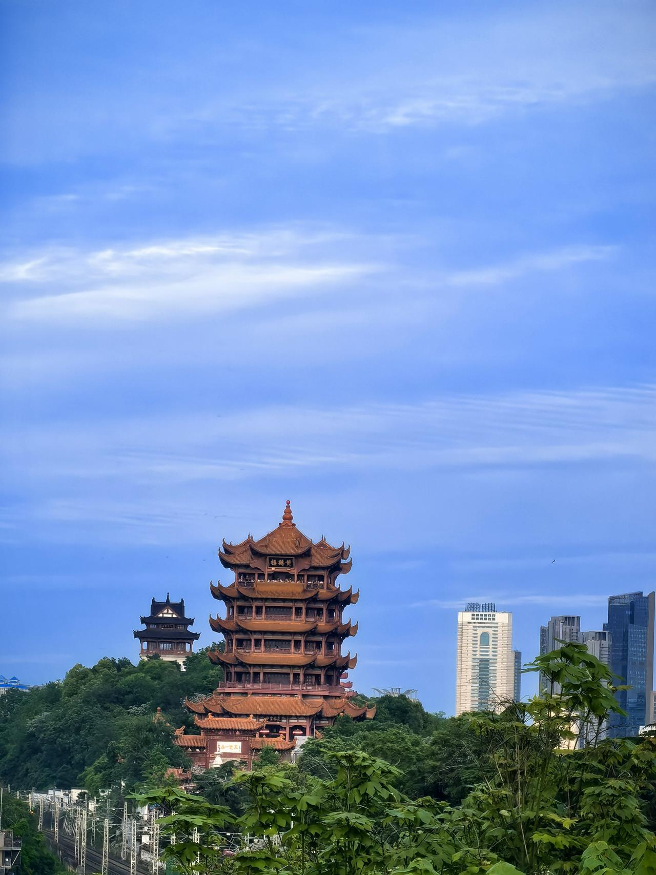 晒图笔记大赛武汉的风，吹过黄鹤楼的飞檐，拂过长江大桥的钢梁，也穿过司门口的人潮。