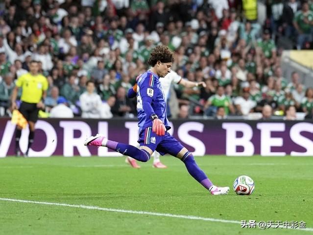 TOP5
奥乔亚（墨西哥，六指门神）

连续6届世界杯参赛，多次封神：2014零