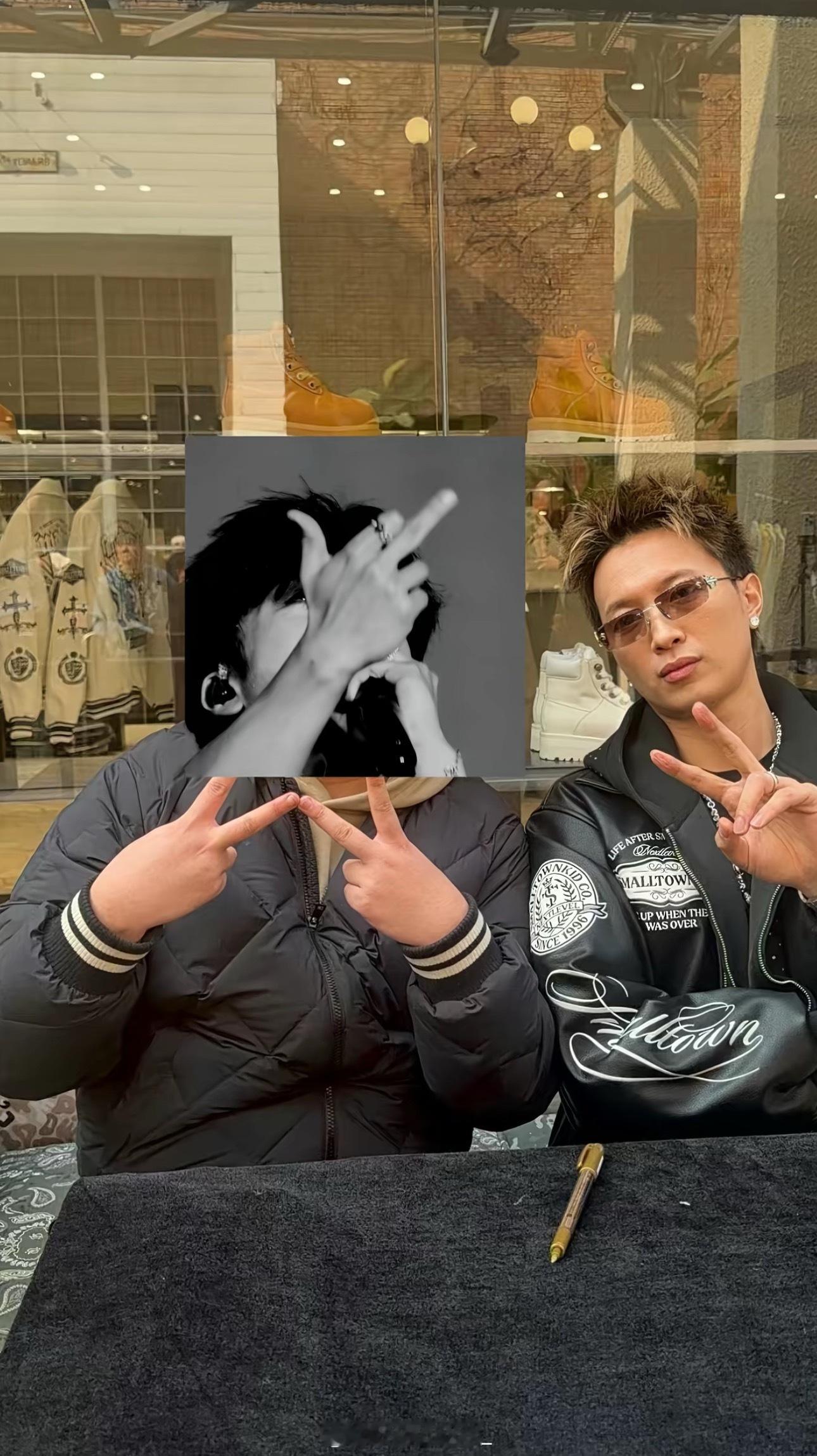 啊？有网友今天找Asen签售，却摆出活死人手势并配上法老的歌晒图！Asen cr