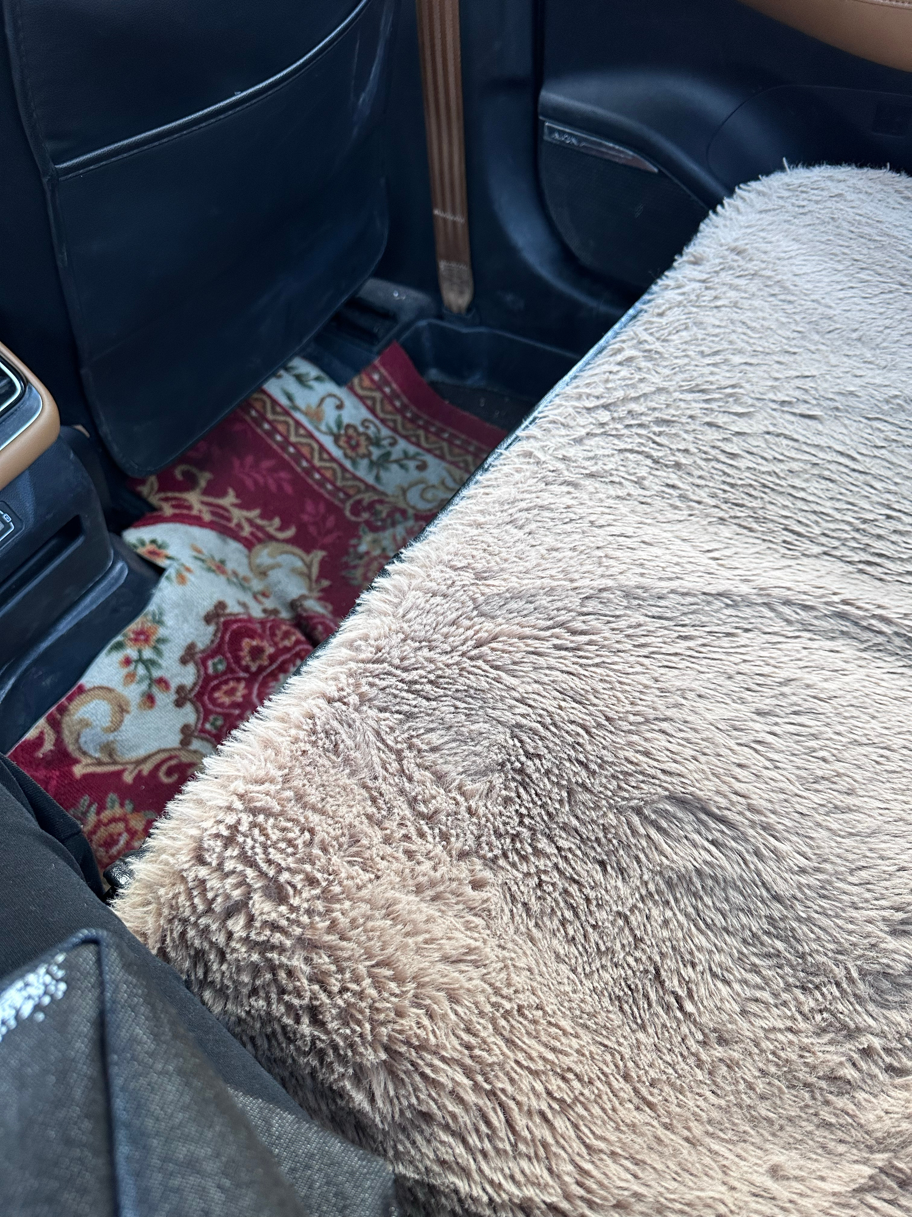 网约车何时能放弃这种坐垫。。打五辆车三辆都是这样  每次上车都无法滑动屁股特别狼