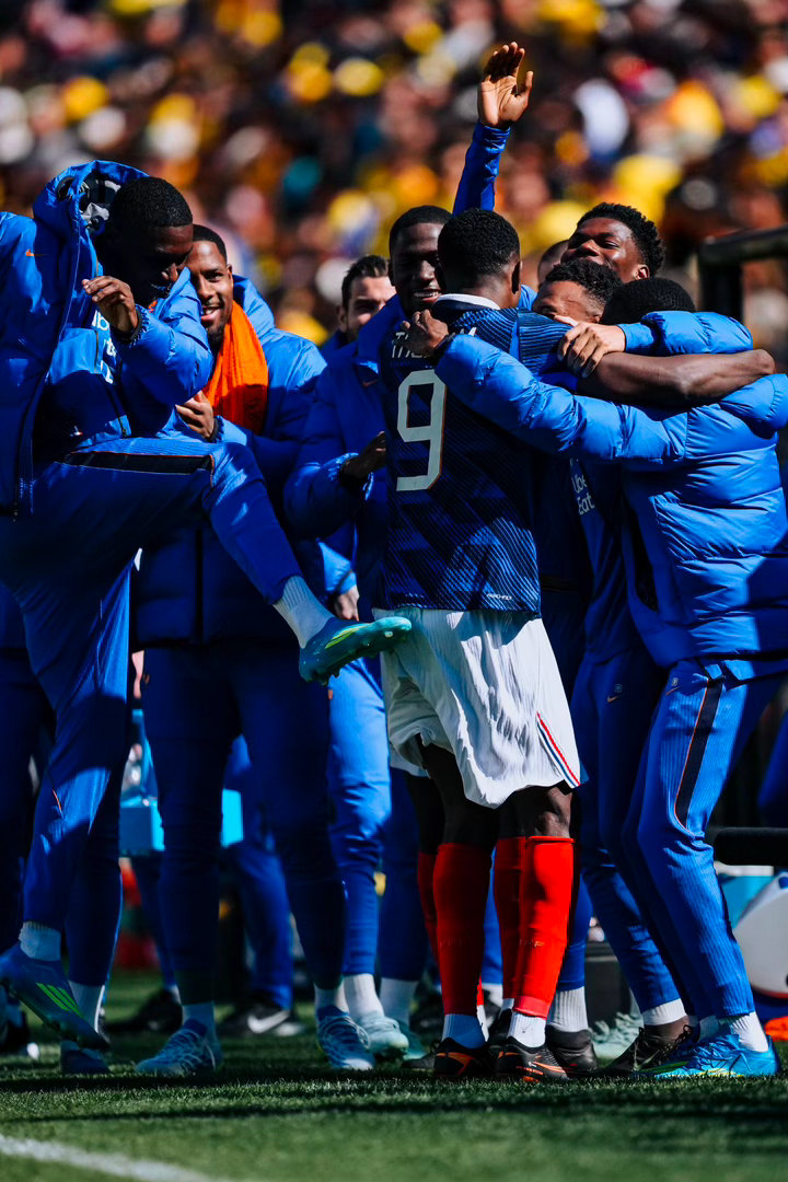 姆姆是花蕊😚🌼👦🏽btw忽然间有一支神秘球队登顶世界第一……… 