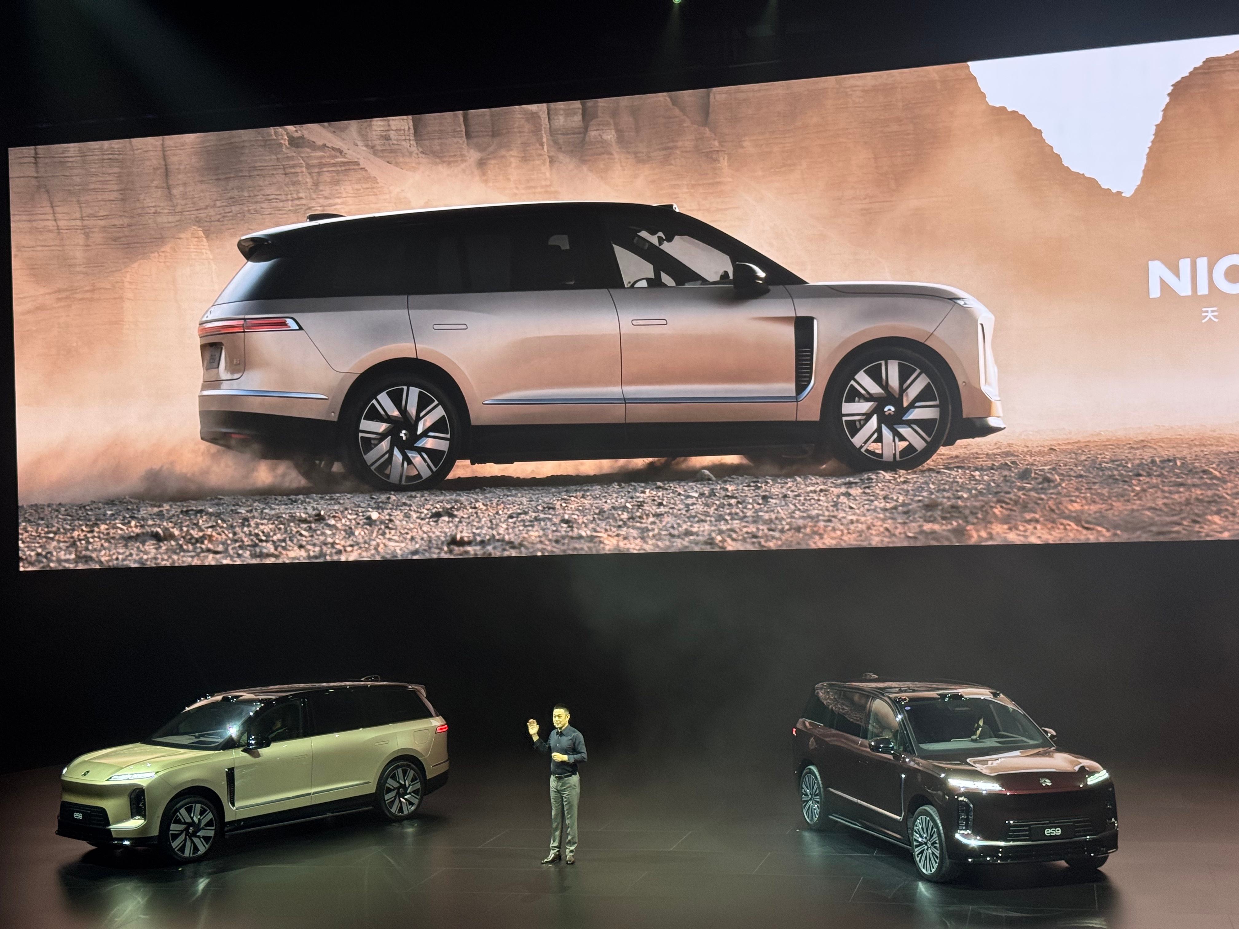 李斌和蔚来ES9同台亮相看这车的体量感我现在理解李斌为什么说蔚来不做MPV了