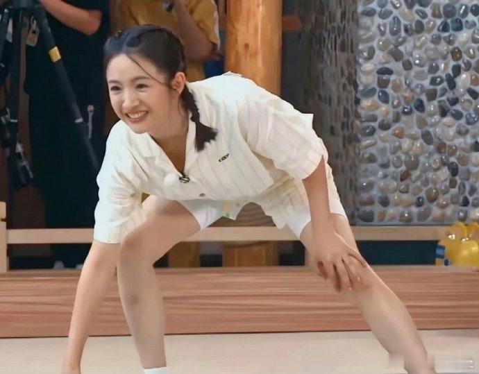 只能说非常羡慕了，林依晨41岁了 居然还有那么一丝少女感 ​​​