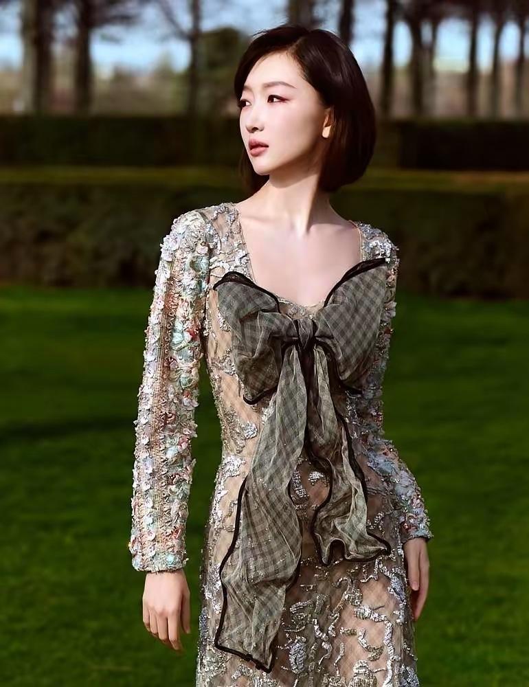 周冬雨要是胖点就好看了
身上都没几两肉
女生还是肉感一点好看呀啊
她要是再胖个1