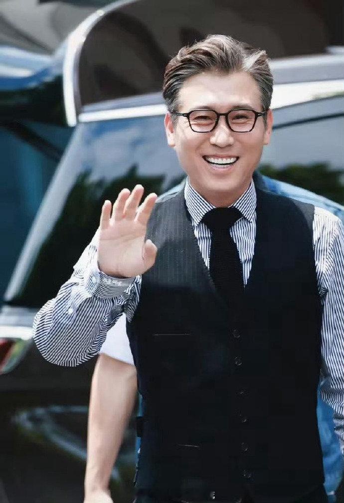 李乃文法拉利老了还是法拉利 岁月没让他“褪色”，反而像给老法拉利上了层保护漆——
