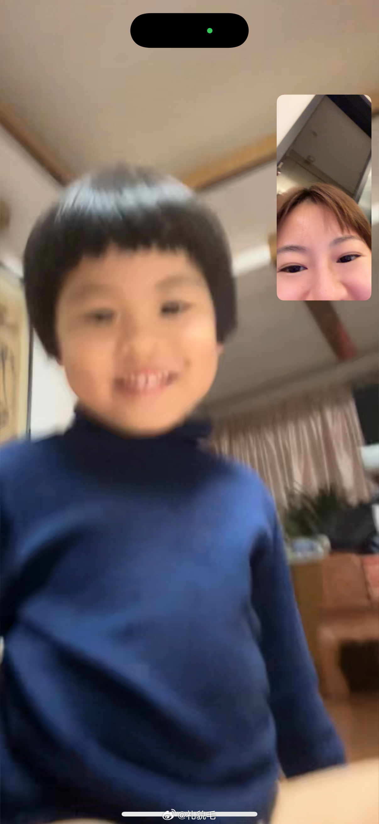 昨天跟球宝视频，我问她要不要回xxxx（我们家小区名）姐说不要！要在压压家，压压