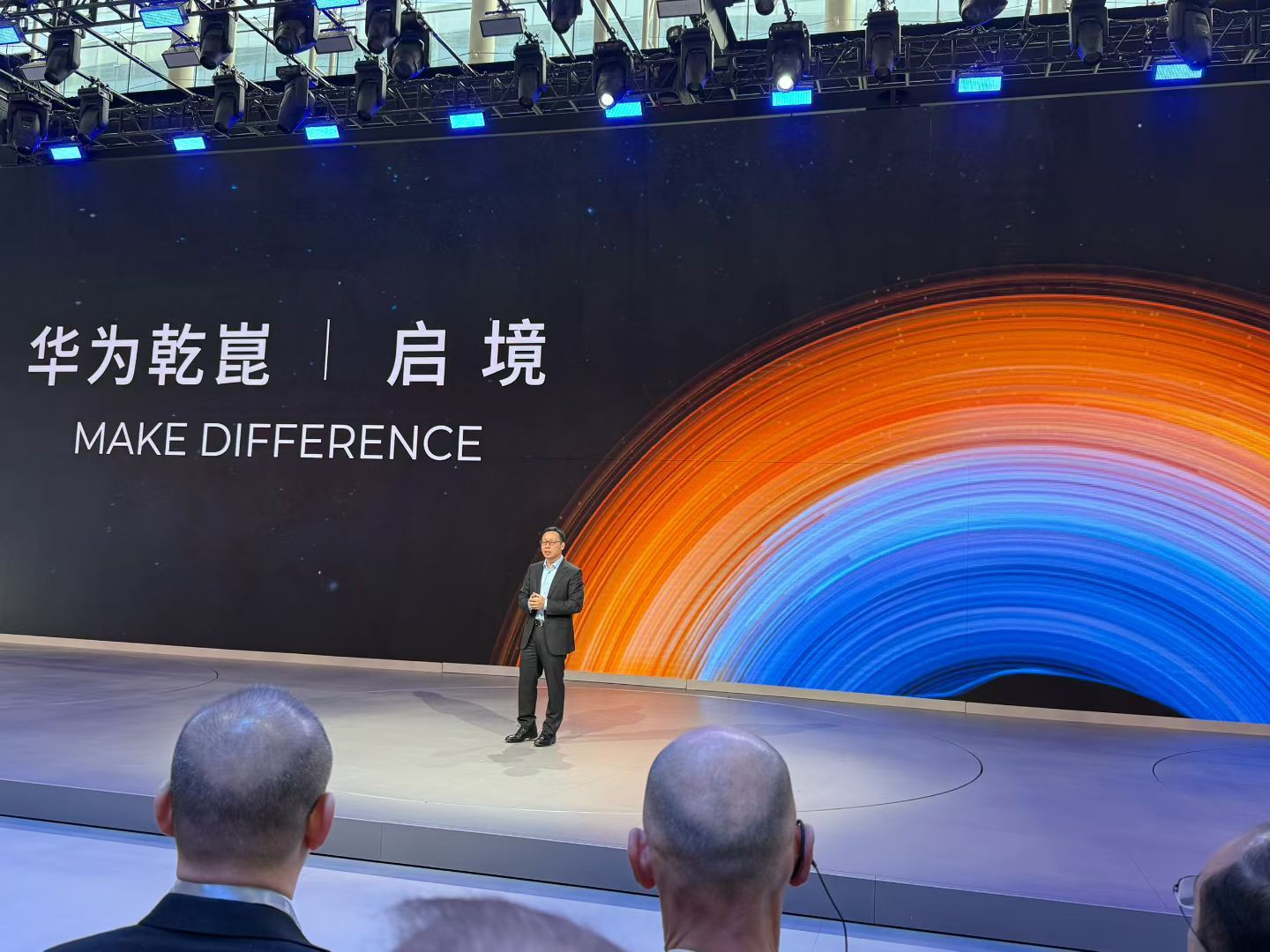 华为智能汽车解决方案 BU CEO 靳玉志：启境品牌明年讲推出两款重磅车型，第一