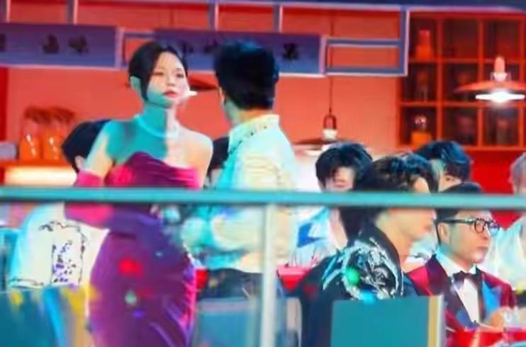 沈梦辰和杨迪打起来了？
就因为一段掐头去尾的视频，全网瞬间炸锅。
这届网友是不是