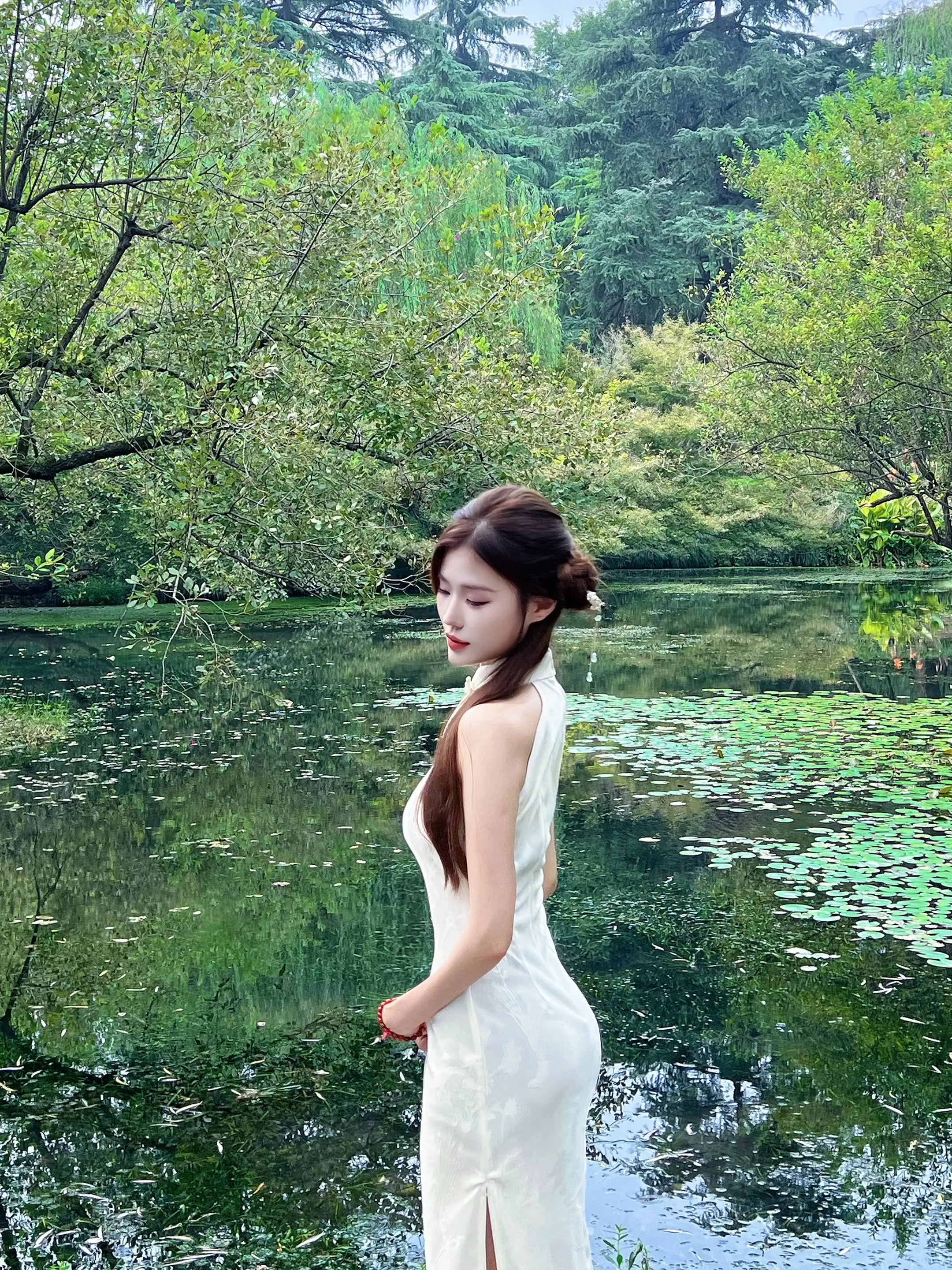 你说西湖水 不及她的几分美