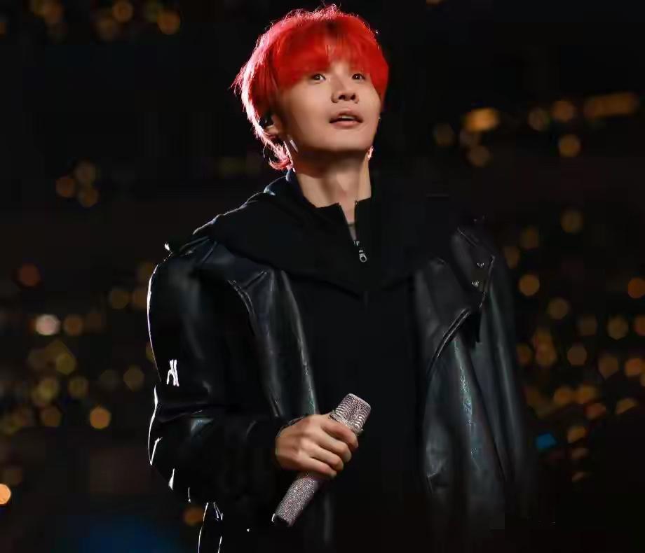 单依纯演唱会票价大跳水！原价1880打五折都卖不出去，路人缘崩了

还记得李荣浩