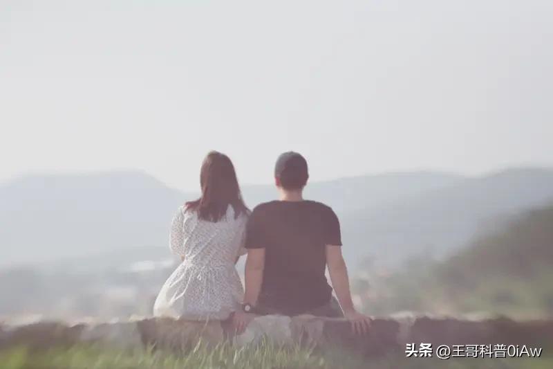 不谈婚姻的情人关系，其实从一开始就埋好了散场的伏笔。
见过一对相处了3年的男女，