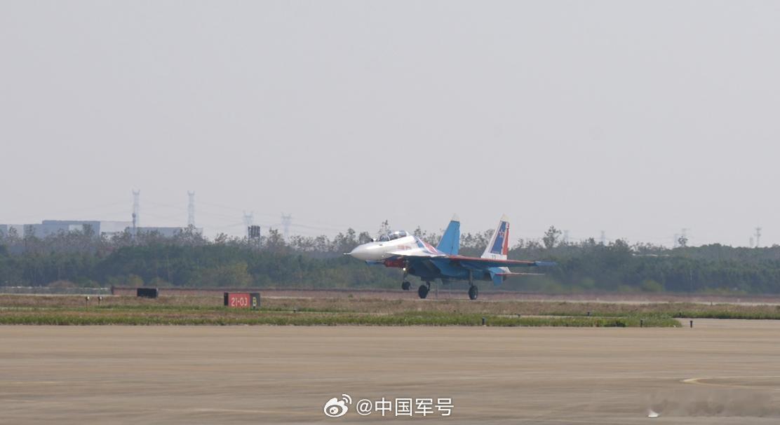 【俄罗斯勇士飞行表演队降落南昌】今天14时20分，参加2025南昌飞行大会暨航空