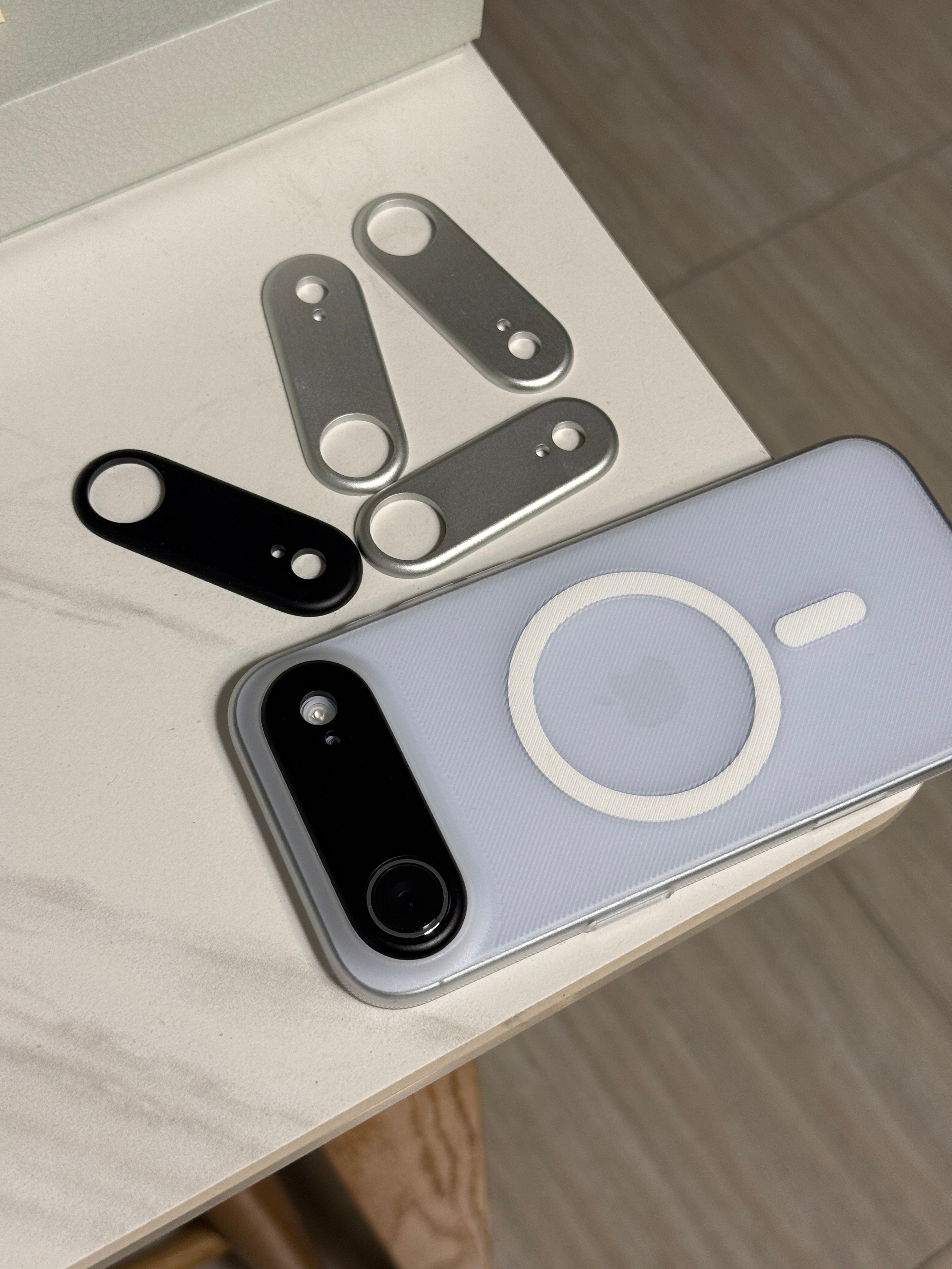 iPhone Air 铝合金材质的平嵌镜盖还没搞好哈已经在催工厂尽快了，不出意外