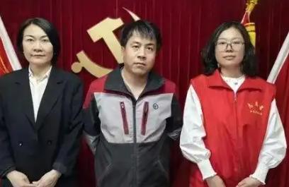 这就是命！2025年5月，北京一名快递小哥到别墅送快递，发现女主人前1天的快递没
