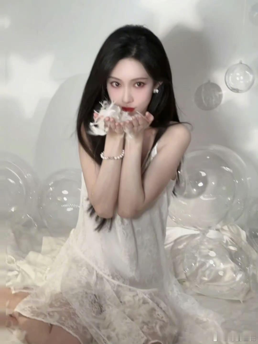 孟子义也太美了吧！完全是一朵茉莉花！ ​​​