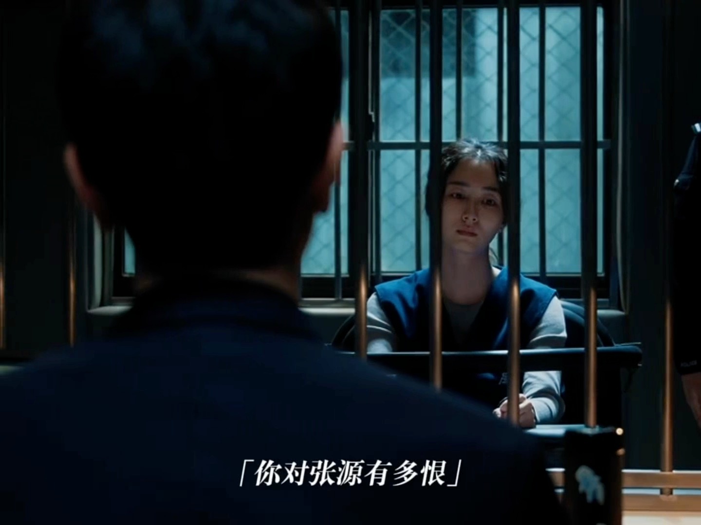这撞铁门的疯劲谁看谁害怕叶青在网剧正当防卫这一段85s情绪过山车看得有点爽。江婷