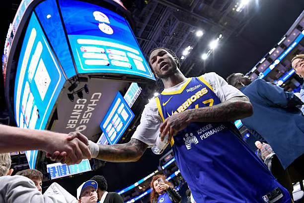 在勇士二队圣克鲁兹勇士战胜快船二队圣迭戈快船的比赛中，圣克鲁兹勇士的后场新援出场