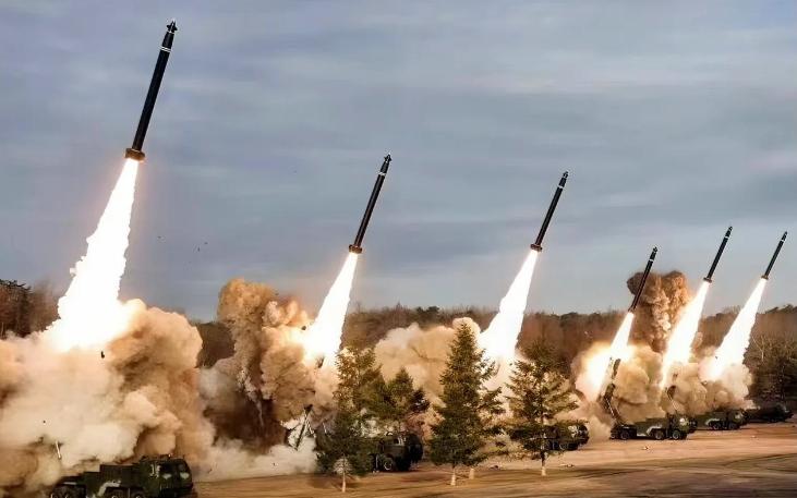 19日凌晨，大批导弹密集射向日本海，高市早苗这下尝到后果了！

4月19日凌晨，