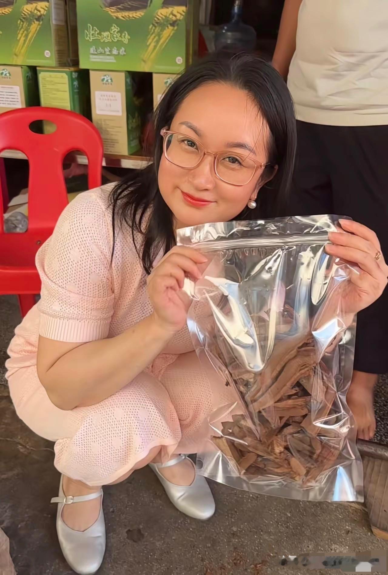 男人一天到晚不要到处瞎BB
首先第一件事
就是要把自己的老婆搞定
男人再厉害
自
