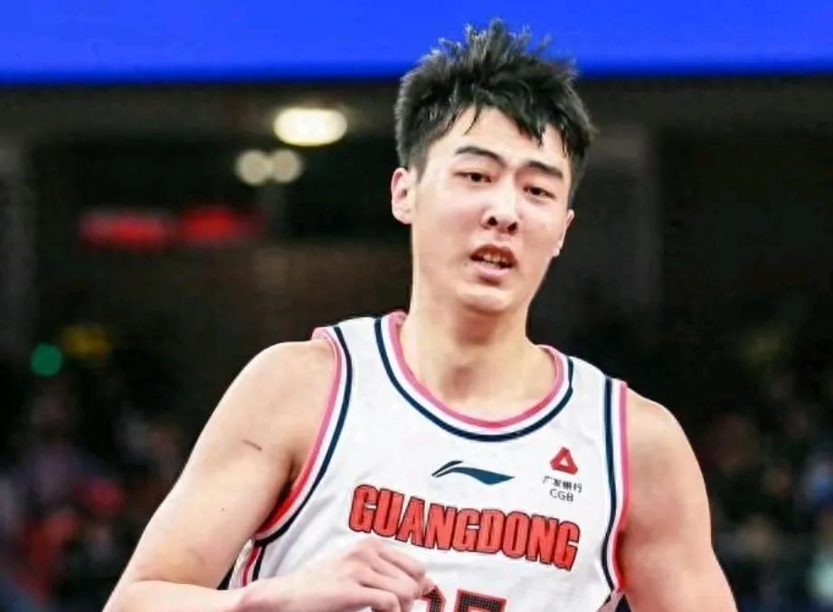 杜锋培养真强！单月让4番薯蜕变，后卫锋线内线大变样，厚度够了。黄明依从来都不是大