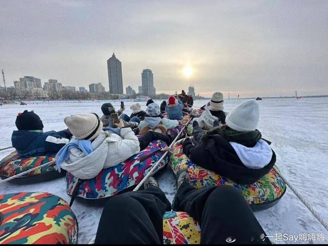 南方人过年集体涌入哈尔滨 大家都喜欢体验不同的美景，相互交换，去享受不同的生活，