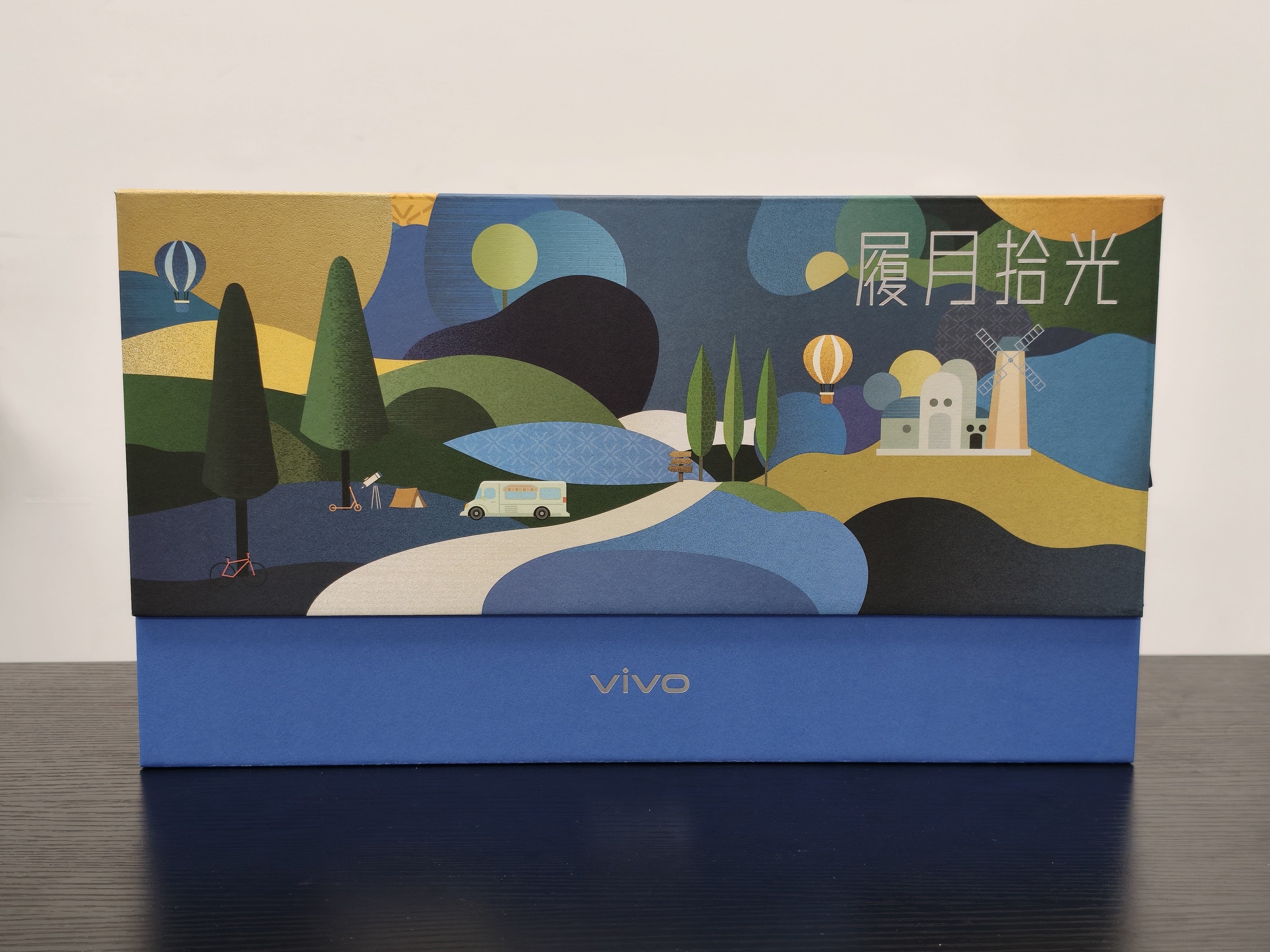 vivo的中秋礼盒好实用[打call][打call]是一个墨镜、一个折叠自拍杆，