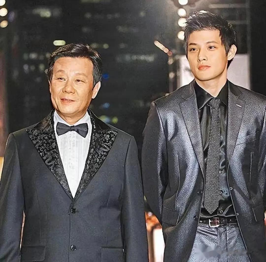 虽然中国实行一夫一妻制，但在20世纪80年代，香港和澳门仍然保留了一夫多妻制的传