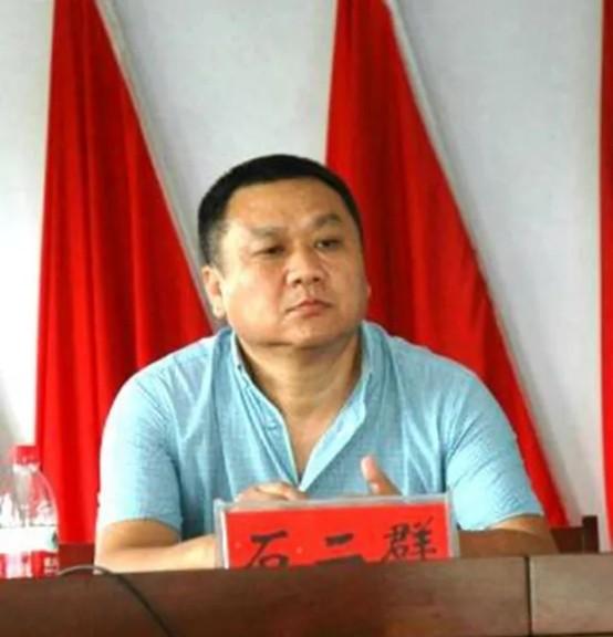 1999年12月5日晚，郑州一间偏僻银行分理处，两名保安和柜员被火药枪打成重伤，