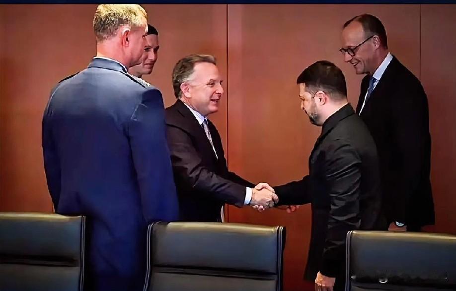 12月15日下午的最新消息速报，全都不容错过，第五条：特朗普特使官宣：乌和平计划