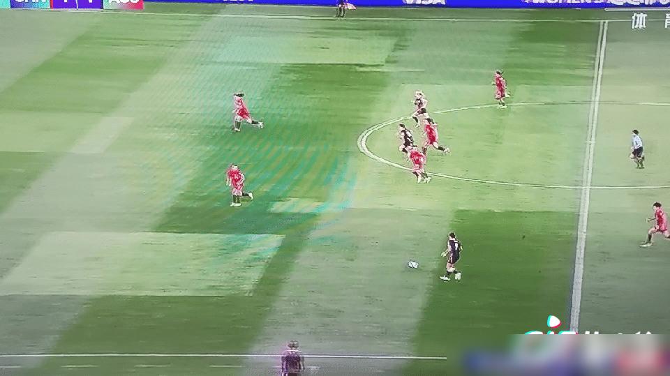 昨晚女足那场球，真是看得人憋屈。
 
尤其彭诗梦那个丢球，简直没法看。人家科尔单