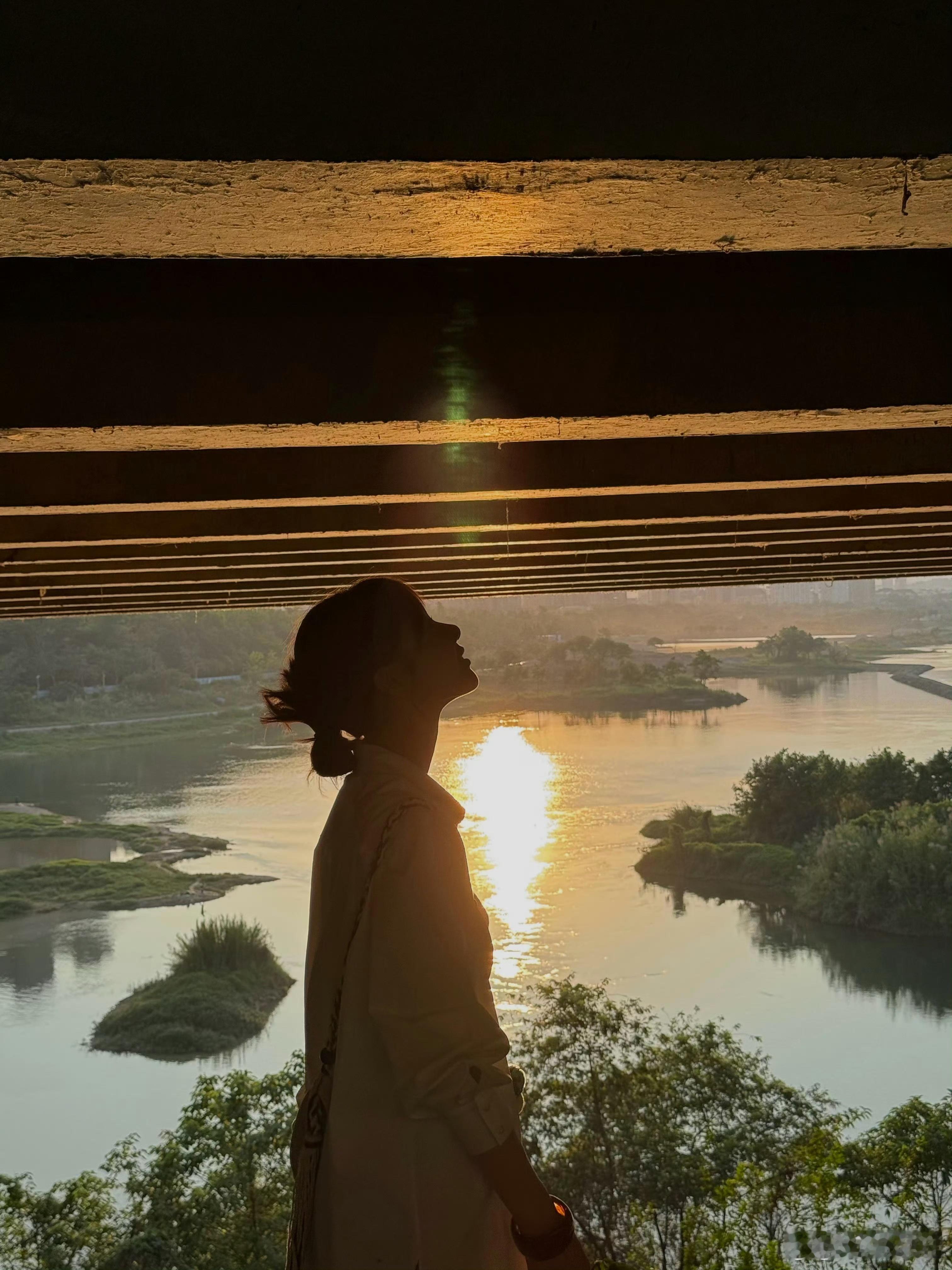 徐梦洁拍戏把胆子练大了 徐梦洁真的太拼了，从校园剧一路杀到悬疑剧！校园里的她充满