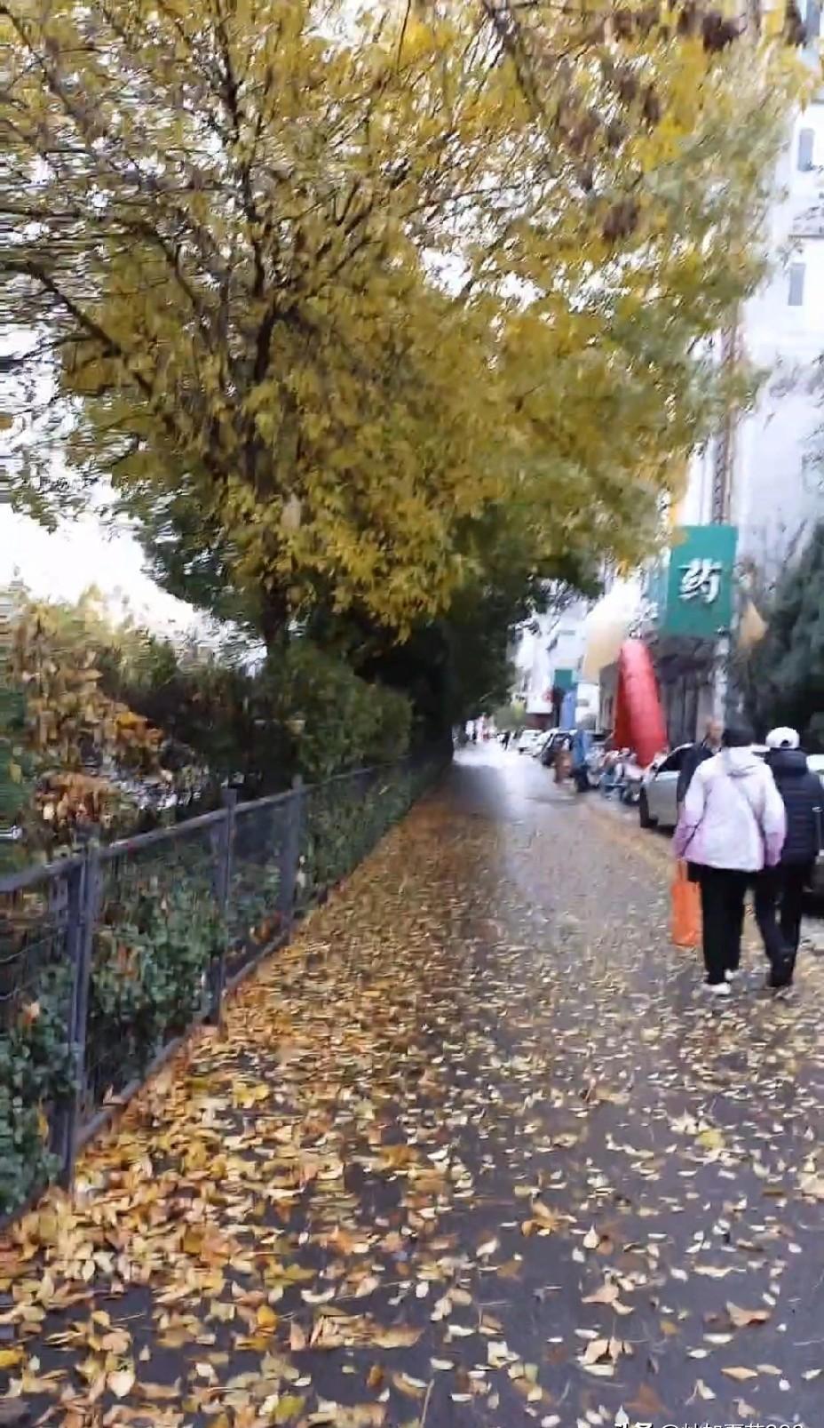 想换岗？
别光等领导发话。
集团内部有空位，自己先开口。
人走编不走，工龄连着算