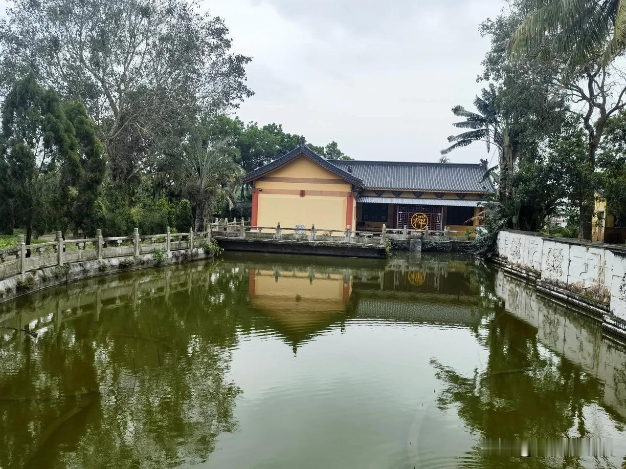 本是无意，却是有缘，万宁至文昌途中偶遇博鳌禅寺，于是随缘进去。
博鳌禅寺位于中国